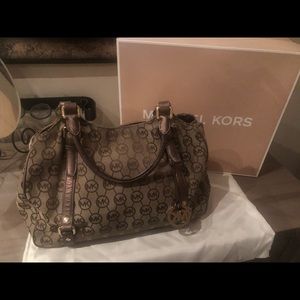 Michael Kors Signature